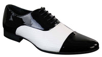 Sapatos masculinos de couro envernizado brilhante com cadarço, estampa de cobra, design italiano, nas cores preto e branco.