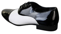 Sapatos masculinos de couro envernizado brilhante com cadarço, estampa de cobra, design italiano, nas cores preto e branco.