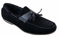 Mocassins masculinos de couro com forro interno em camurça sintética e detalhes em borla, estilo casual elegante.