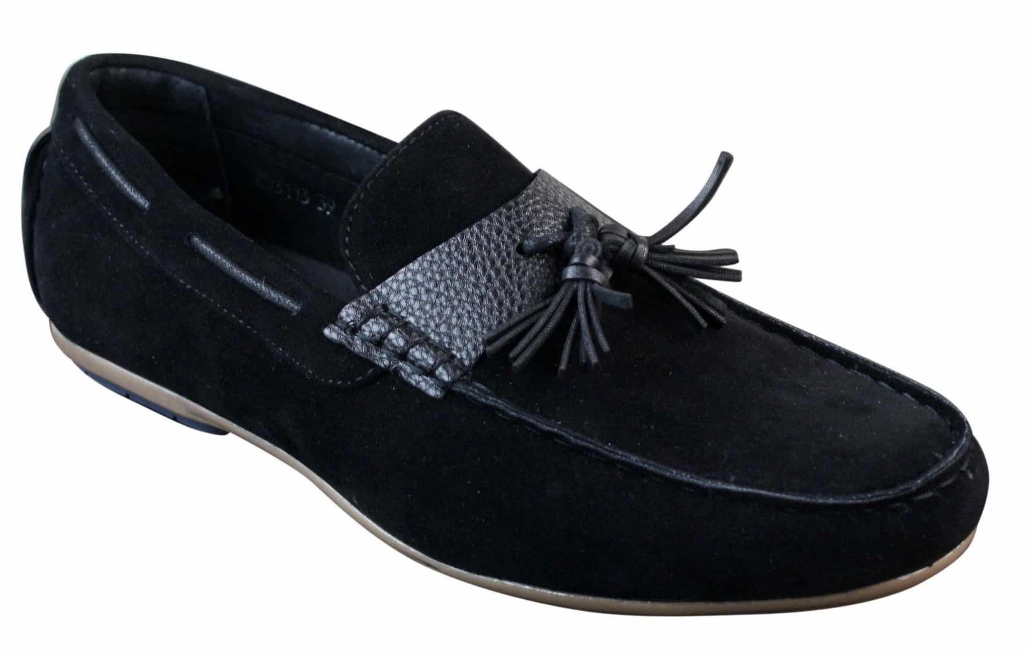Mocassins masculinos de couro com forro interno em camurça sintética e detalhes em borla, estilo casual elegante.