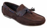 Mocassins masculinos de couro com forro interno em camurça sintética e detalhes em borla, estilo casual elegante.
