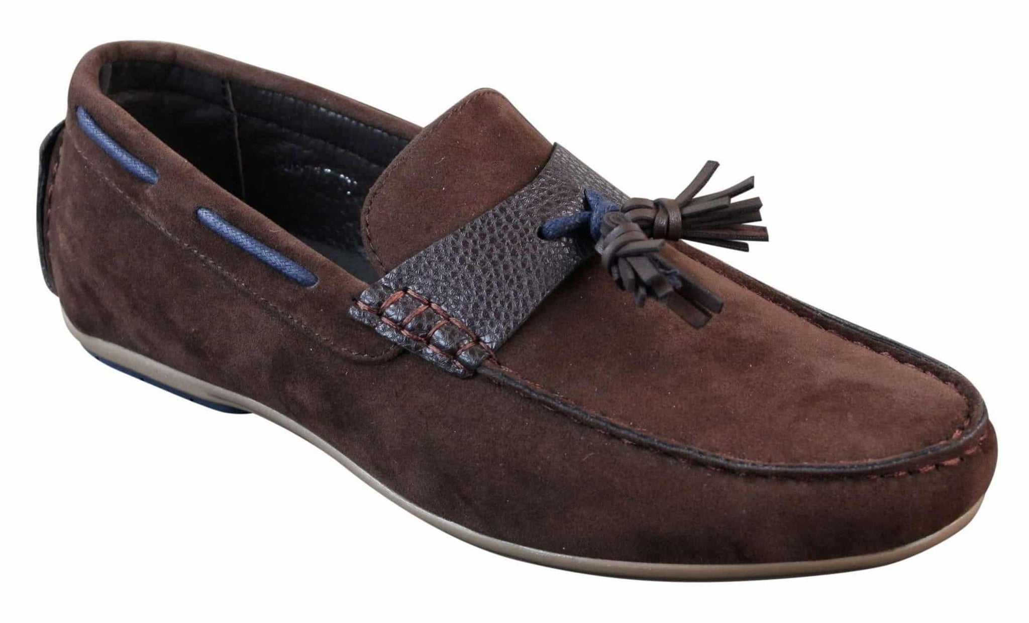 Mocassins masculinos de couro com forro interno em camurça sintética e detalhes em borla, estilo casual elegante.