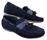 Mocassins masculinos de couro com forro interno em camurça sintética e detalhes em borla, estilo casual elegante.