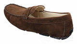Sapatos masculinos de camurça, estilo mocassim, elegantes e casuais, nas cores marrom e bege.
