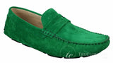 Sapatos masculinos de camurça, estilo mocassim, elegantes e casuais, nas cores marrom e bege.