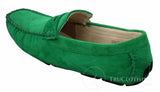 Sapatos masculinos de camurça, estilo mocassim, elegantes e casuais, nas cores marrom e bege.