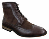 Botas Chelsea Brouge masculinas de cano curto em couro camurça italiana, elegantes e casuais, com cadarço e estilo retrô.