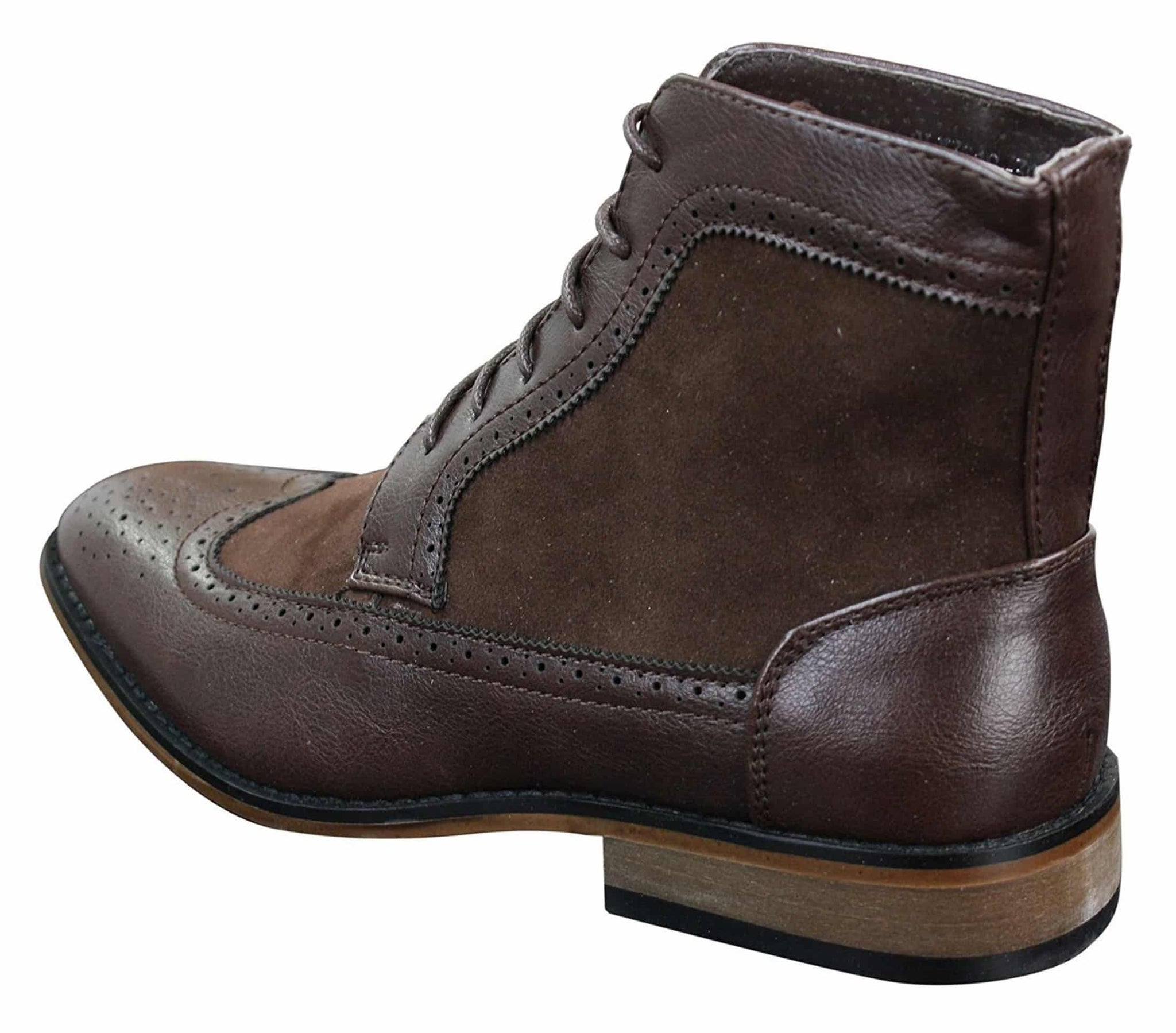 Botas Chelsea Brouge masculinas de cano curto em couro camurça italiana, elegantes e casuais, com cadarço e estilo retrô.