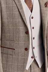 Terno Harris Brown Tweed com colete Mayfair Stone