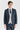 Terno Harris em tweed azul-marinho com colete Belmont prateado contrastante.