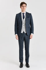 Terno Harris em tweed azul-marinho com colete Belmont prateado contrastante.