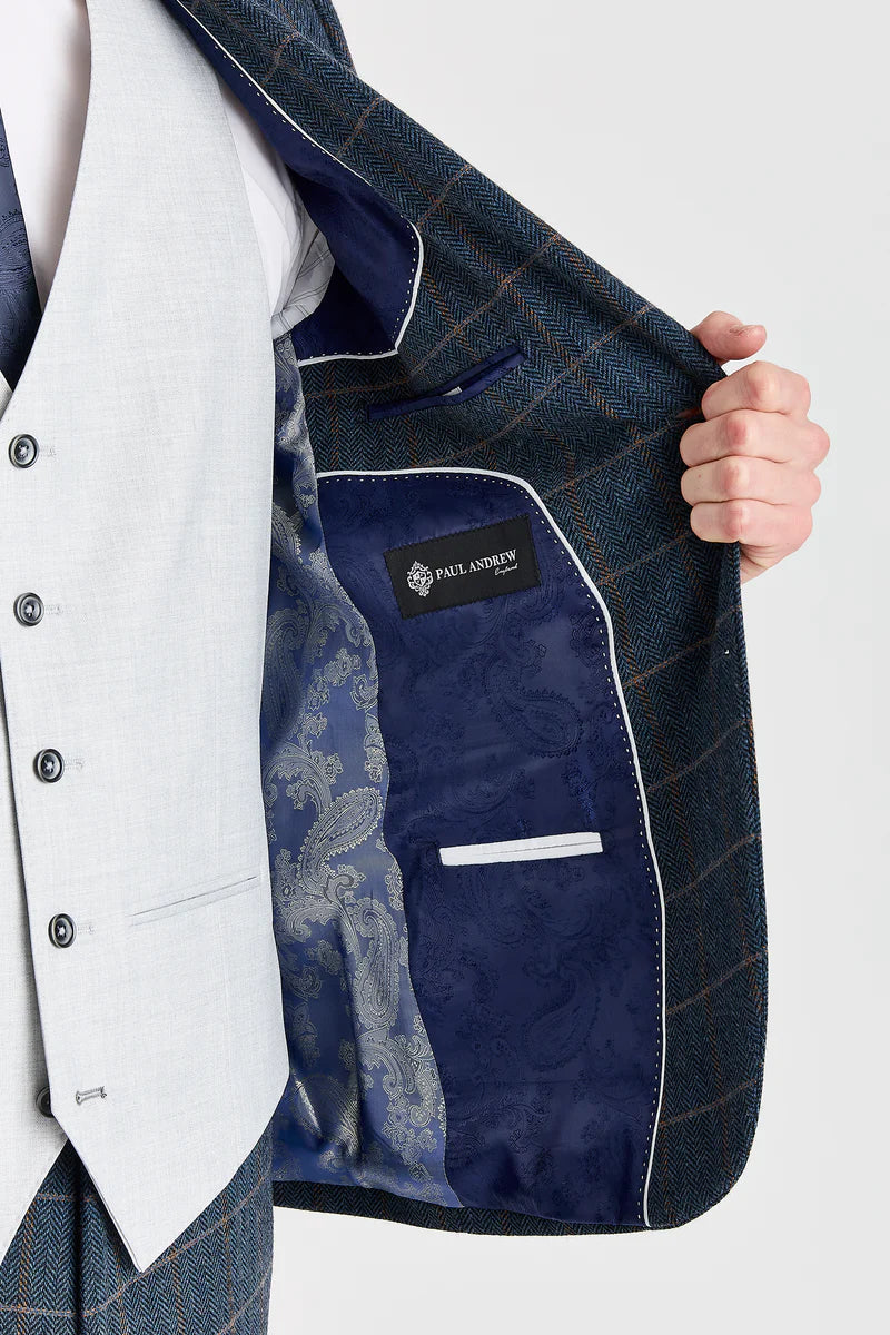 Terno Harris em tweed azul-marinho com colete Belmont prateado contrastante.