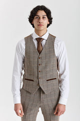 Colete masculino Harris - Tweed marrom com estampa espinha de peixe.