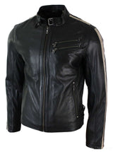Jaqueta masculina de couro legítimo, corte slim, estilo motociclista, com listras nas mangas e fechamento em zíper.