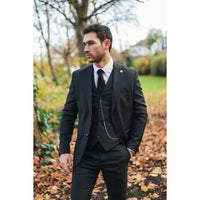 Terno clássico preto de três peças James para homem com lenço de bolso vermelho