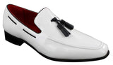 Mocassins masculinos de couro envernizado brilhante com borla, estilo casual elegante.