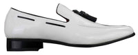 Mocassins masculinos de couro envernizado brilhante com borla, estilo casual elegante.