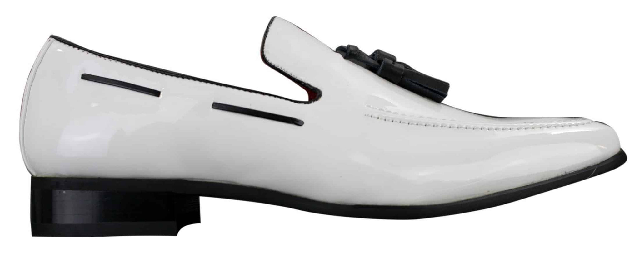 Mocassins masculinos de couro envernizado brilhante com borla, estilo casual elegante.