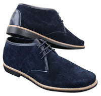 Bota Chelsea de cano baixo em camurça Elong K16 para homem, com cadarço, modelo Chukka Dessert, interior em couro, cor azul marinho.
