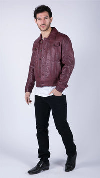 Jaqueta camisa masculina de couro legítimo, cor vinho bordô, estilo retrô jeans, modelo Brando clássico.