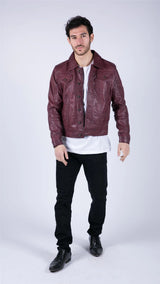 Jaqueta camisa masculina de couro legítimo, cor vinho bordô, estilo retrô jeans, modelo Brando clássico.