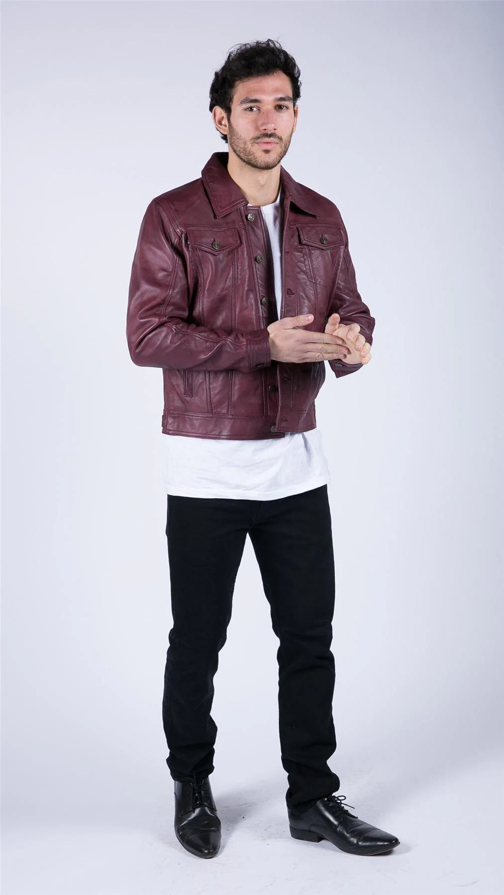 Jaqueta camisa masculina de couro legítimo, cor vinho bordô, estilo retrô jeans, modelo Brando clássico.