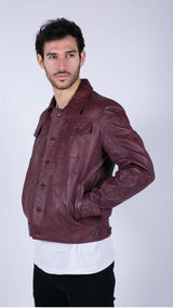 Jaqueta camisa masculina de couro legítimo, cor vinho bordô, estilo retrô jeans, modelo Brando clássico.