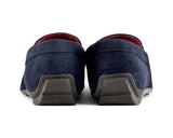 Sapatos masculinos de camurça com bico quadrado, estilo mocassim.