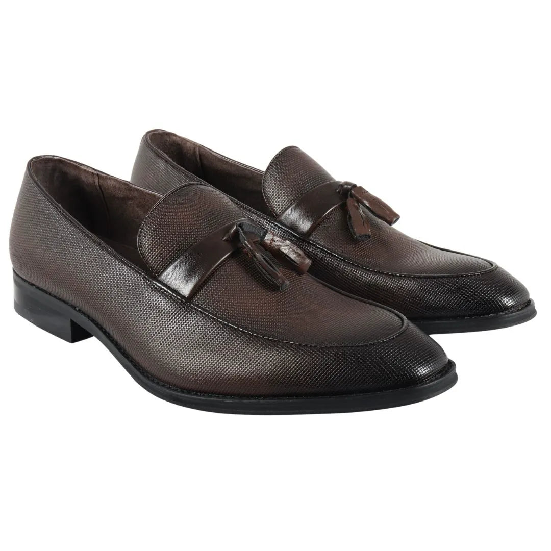 Sapatos sociais masculinos tipo mocassim com borla