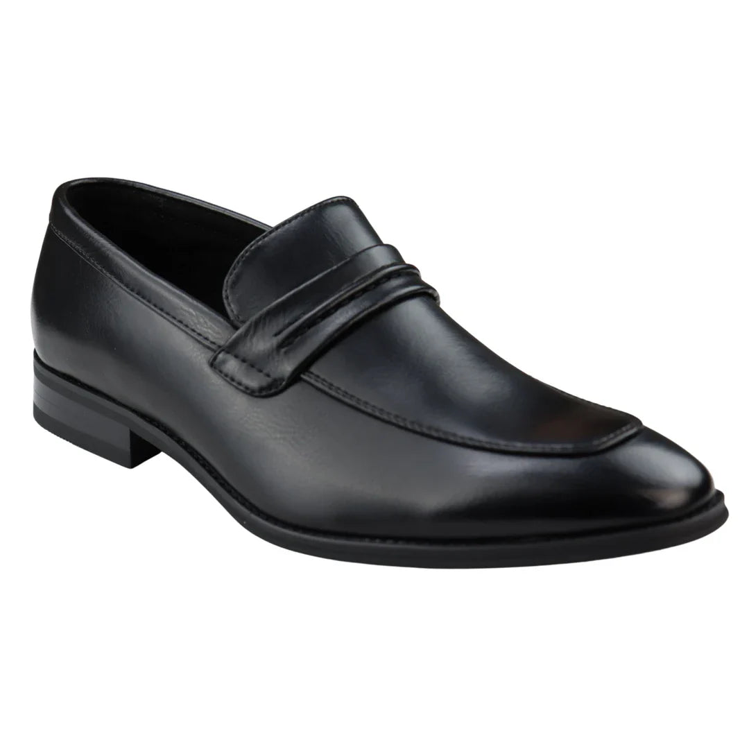Mocassim masculino preto, modelo loafer, forrado em couro, sem fecho, elegante e formal.