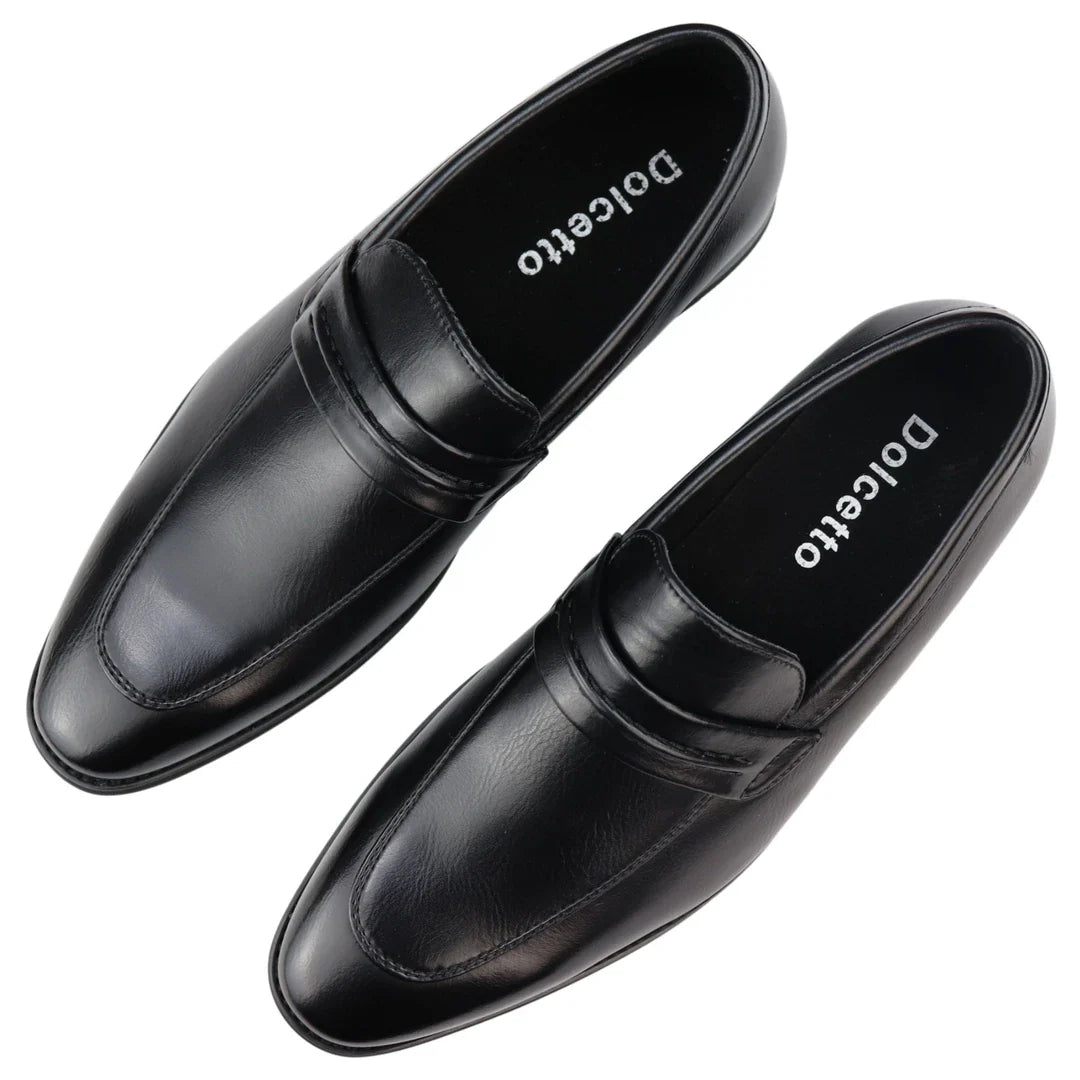 Mocassim masculino preto, modelo loafer, forrado em couro, sem fecho, elegante e formal.