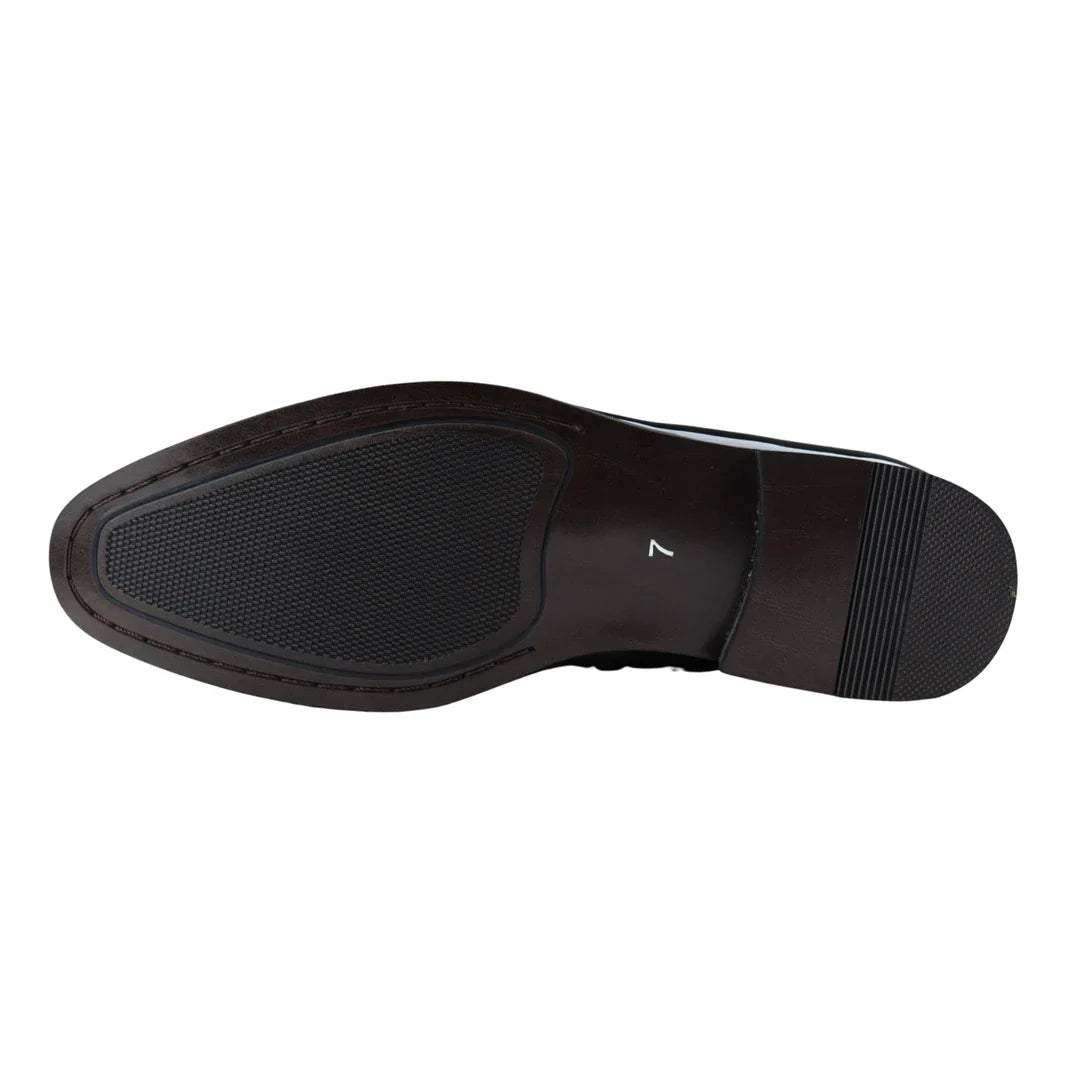 Mocassim masculino preto, modelo loafer, forrado em couro, sem fecho, elegante e formal.