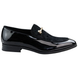 Mocassim masculino de couro preto forrado com veludo, elegante e formal.
