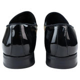 Mocassim masculino de couro preto forrado com veludo, elegante e formal.