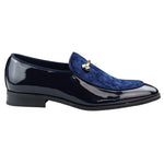 Mocassim masculino de couro azul forrado com veludo, elegante e formal.