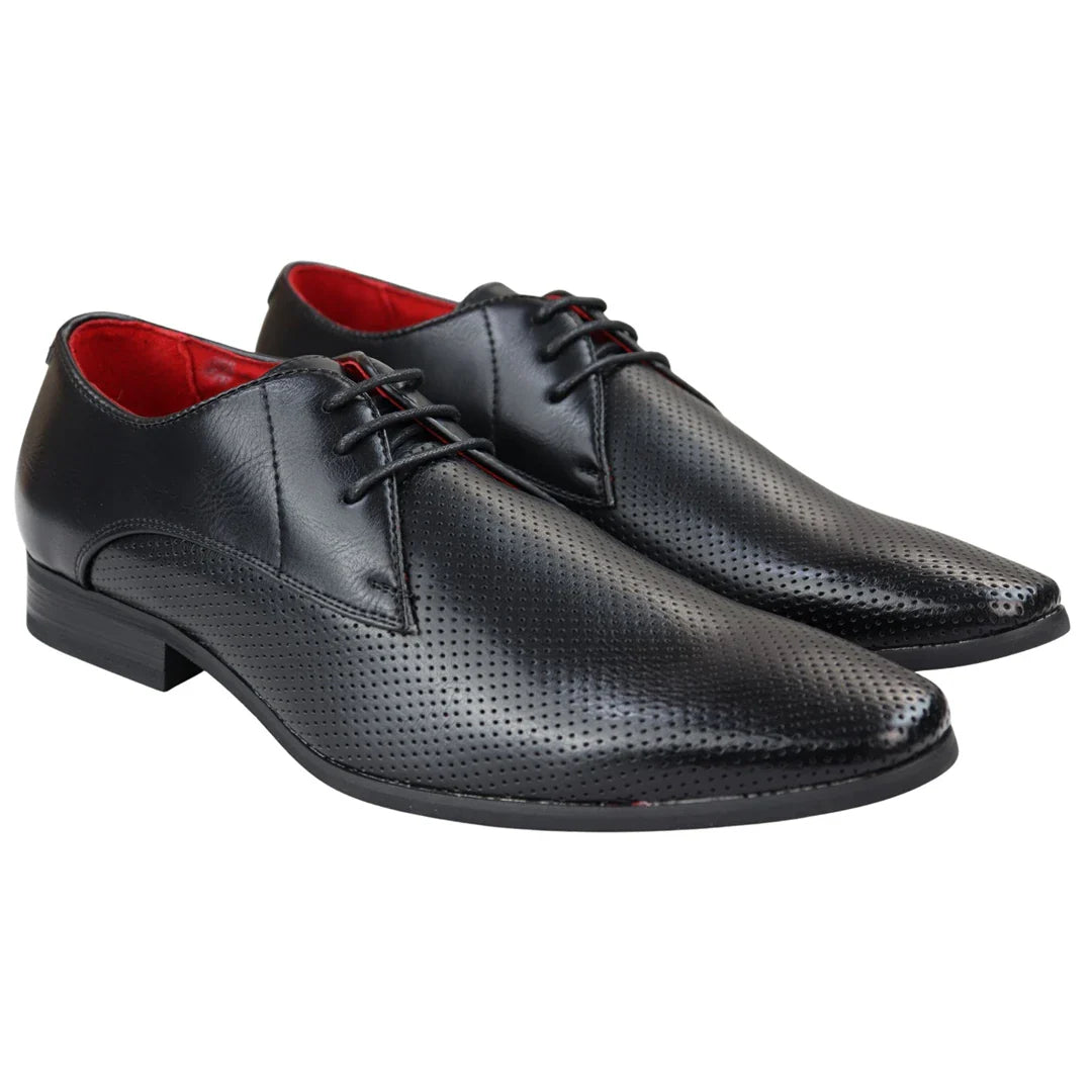 Sapatos masculinos elegantes e formais, de bico fino perfurado, com cadarço, em couro PU preto.