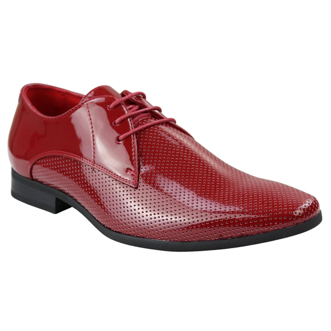 Sapatos masculinos elegantes e formais, perfurados, de bico fino, com cadarço, em couro envernizado PU vermelho.
