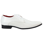 Sapatos masculinos elegantes e formais, com bico fino perfurado e cadarço, em couro envernizado PU branco.