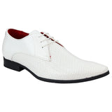 Sapatos masculinos elegantes e formais, com bico fino perfurado e cadarço, em couro envernizado PU branco.