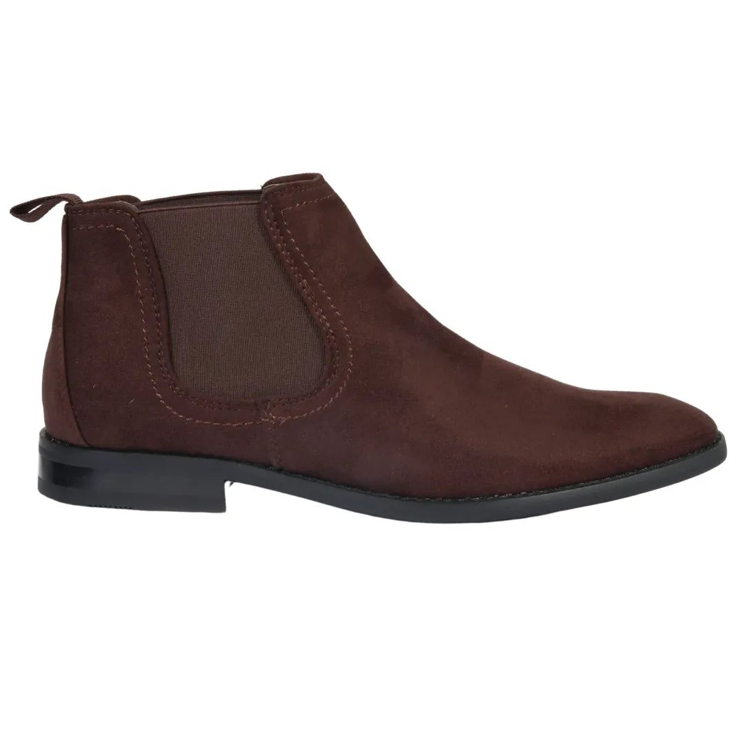 Botas Chelsea masculinas de cano alto em camurça marrom com forro.