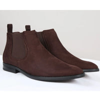 Botas Chelsea masculinas de cano alto em camurça marrom com forro.
