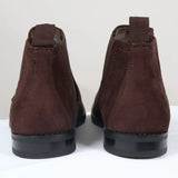 Botas Chelsea masculinas de cano alto em camurça marrom com forro.
