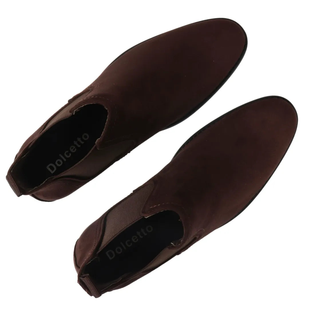 Botas Chelsea masculinas de cano alto em camurça marrom com forro.