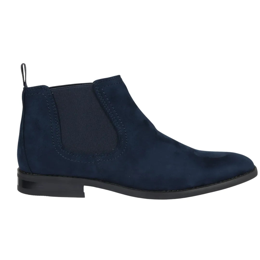 Botas Chelsea masculinas de cano curto, forradas em camurça azul-marinho.