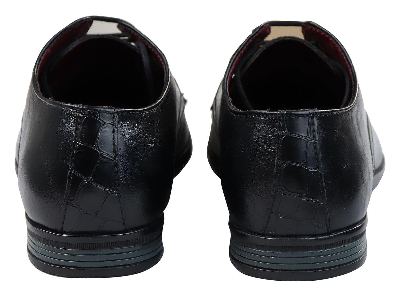 Sapatos masculinos clássicos de couro preto com cadarço, elegantes, casuais e formais, lisos e simples.