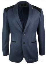 Blazer masculino azul marinho vintage em tweed com punhos de veludo preto até o cotovelo, estilo casual elegante.