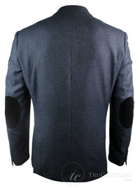 Blazer masculino azul marinho vintage em tweed com punhos de veludo preto até o cotovelo, estilo casual elegante.