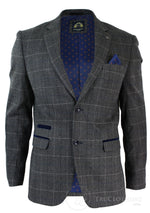 Blazer masculino cinza xadrez espinha de peixe em tweed, corte vintage, com detalhes em veludo azul.