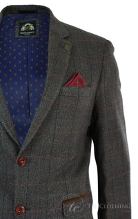 Blazer masculino vintage xadrez espinha de peixe em tweed cinza com detalhes em veludo azul e acabamento em tom bege.