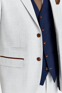 Terno Mark Stone com colete azul-marinho Mayfair contrastante.